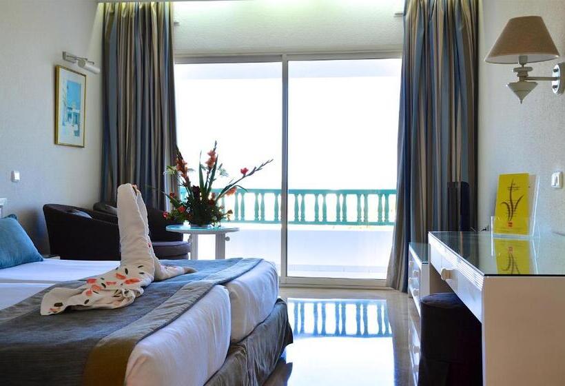 اتاق استاندارد سه نفره, Royal Garden Palace   Families And Couples