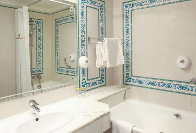 اتاق استاندارد با چشم‌انداز دریا, Royal Garden Palace   Families And Couples