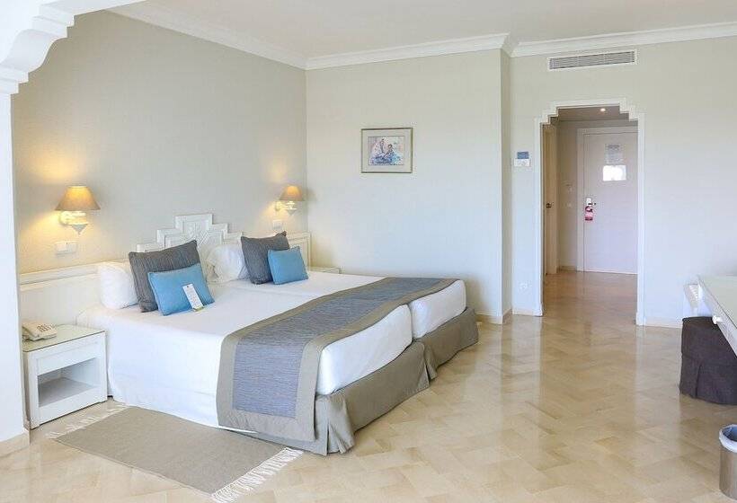 اتاق استاندارد با چشم‌انداز دریا, Royal Garden Palace   Families And Couples