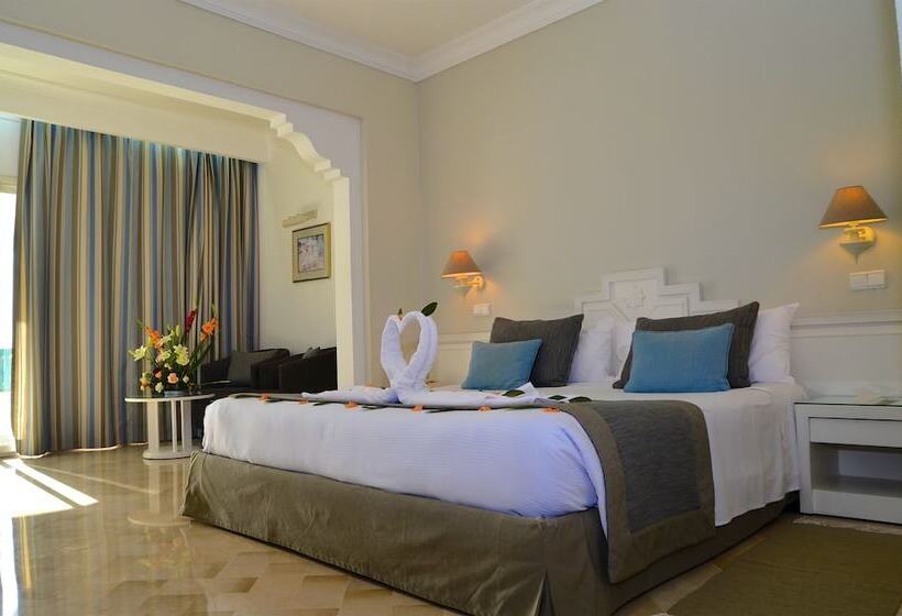 اتاق استاندارد با چشم‌انداز دریا, Royal Garden Palace   Families And Couples