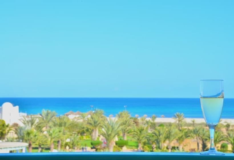 اتاق استاندارد یک نفره با چشم‌انداز دریا, Royal Garden Palace   Families And Couples