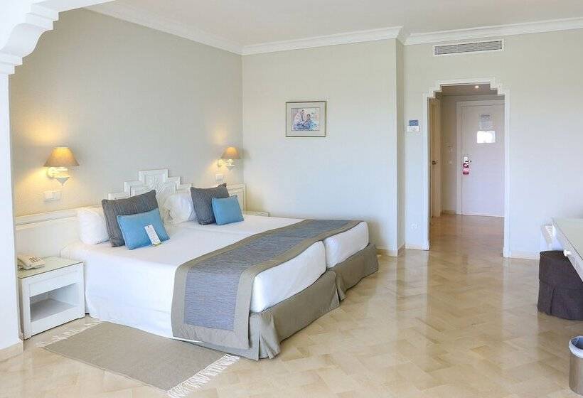 Triple Room Sea View, Royal Garden Palace  Couples And Families Only