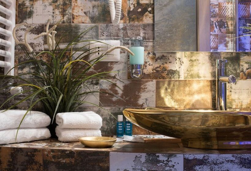 اتاق اکونومی, Starhome Navona