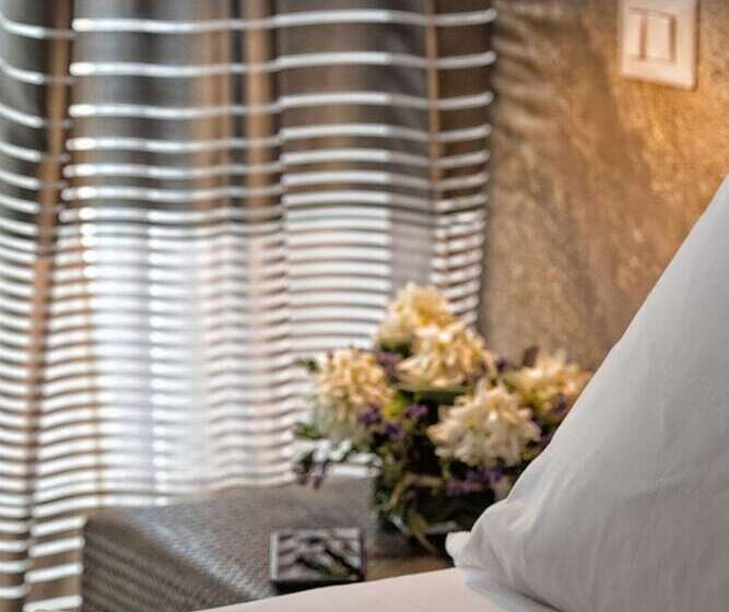 اتاق اکونومی, Starhome Navona