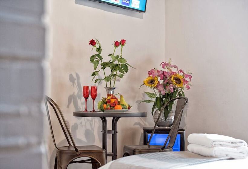 اتاق اکونومی, Starhome Navona