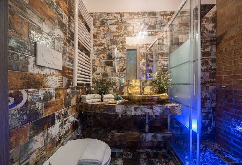 اتاق اکونومی, Starhome Navona