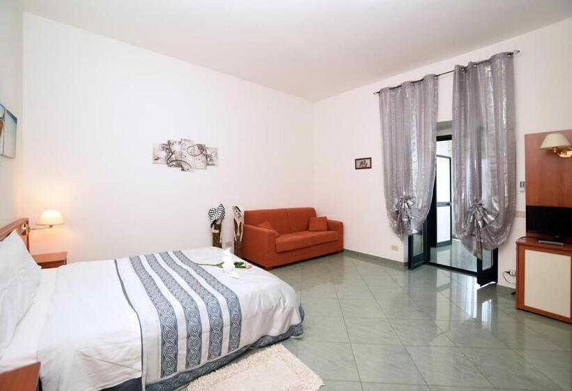 اتاق استاندارد با بالکن و چشم‌انداز دریا, The Stunning B&b
