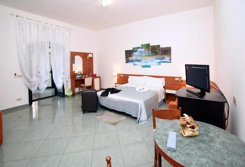اتاق استاندارد با بالکن و چشم‌انداز دریا, The Stunning B&b