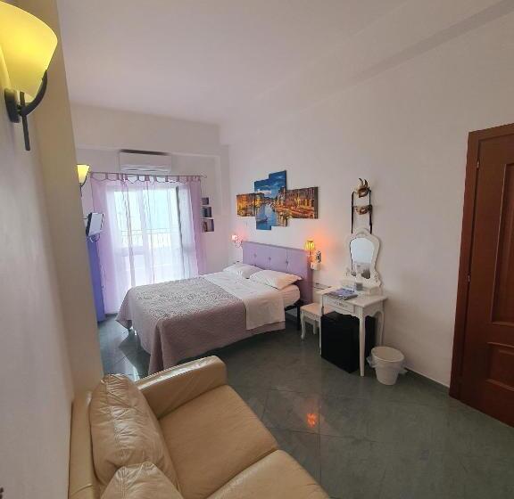 اتاق اکونومی, The Stunning B&b