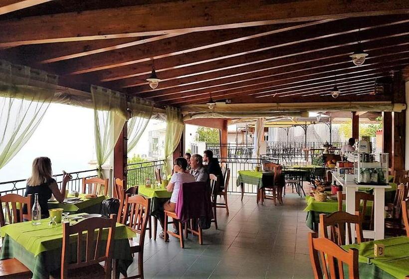 اتاق سوپریور با چشم‌انداز دریا, The Stunning B&b