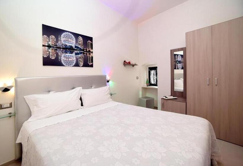 اتاق عادی, The Stunning B&b