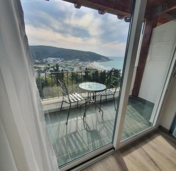 اتاق استاندارد با چشم‌انداز دریا, The Stunning B&b