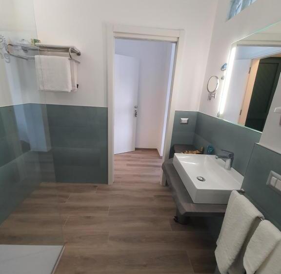 اتاق استاندارد با چشم‌انداز دریا, The Stunning B&b