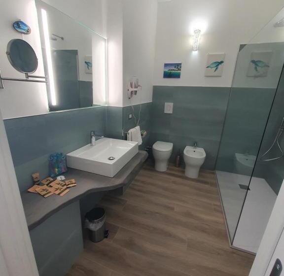 اتاق استاندارد با چشم‌انداز دریا, The Stunning B&b