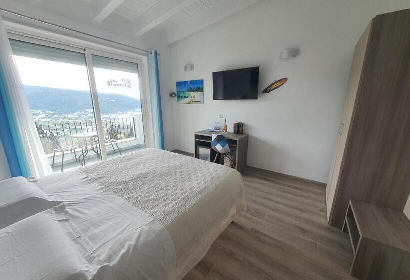 اتاق استاندارد با چشم‌انداز دریا, The Stunning B&b