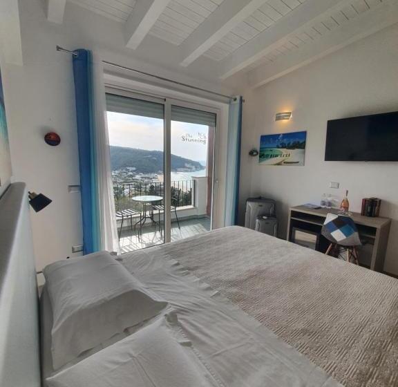اتاق استاندارد با چشم‌انداز دریا, The Stunning B&b