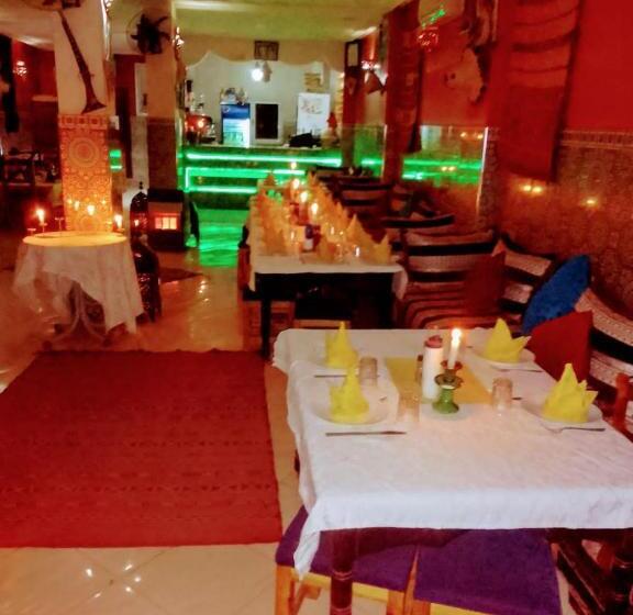 اتاق لوکس, Restaurant Dar Al Madina