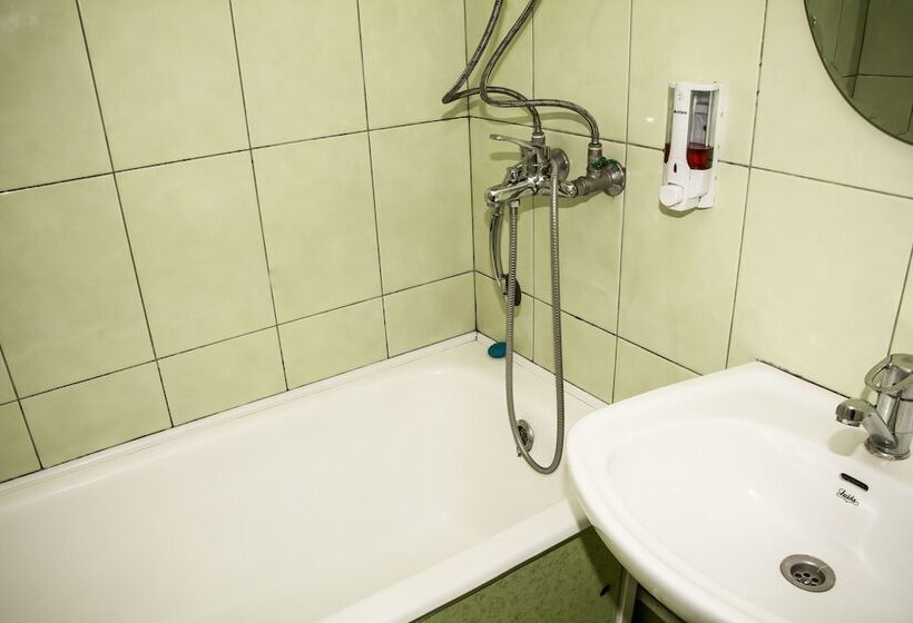 标准单人间共用浴室, Yubileinaya Hotel   Hostel