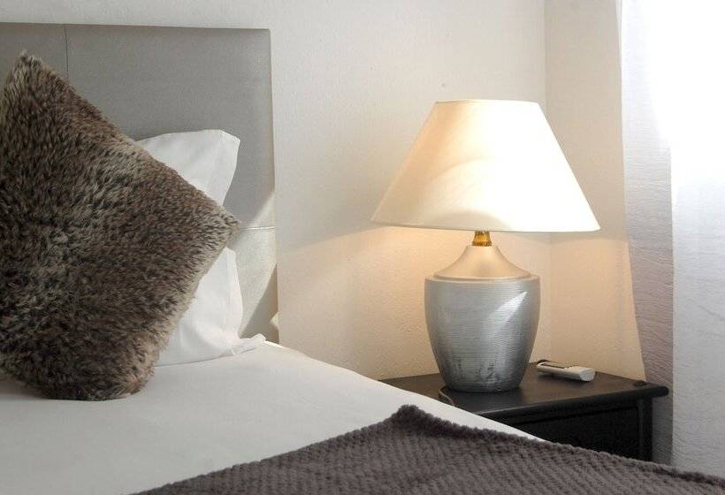 اتاق استاندارد با بالکن, Suites Inn Lagos