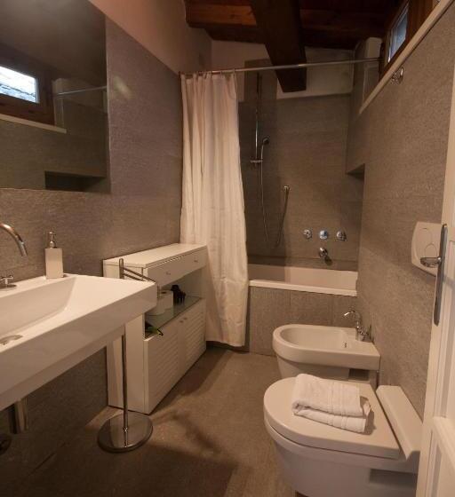 خانه 2 خوابه, Agriturismo Castello Di Vezio