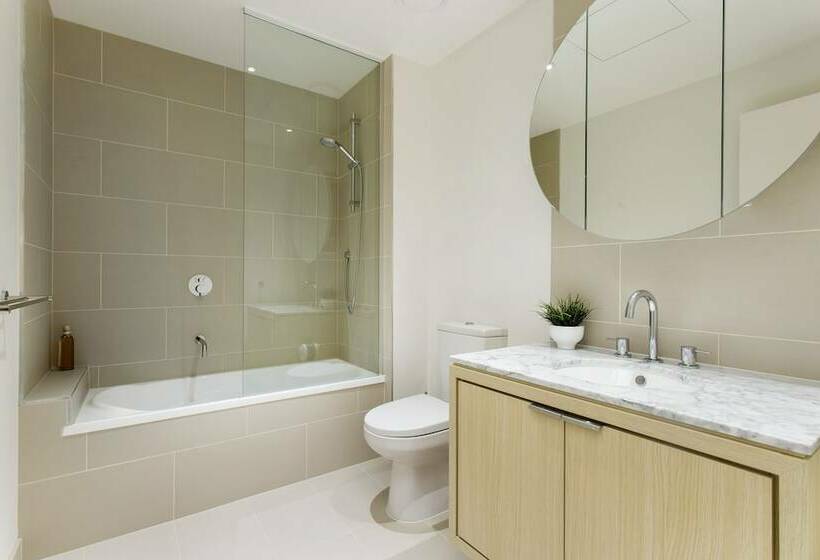 1 Bedroom Penthouse Apartment, Platinum Apartments On Southbank