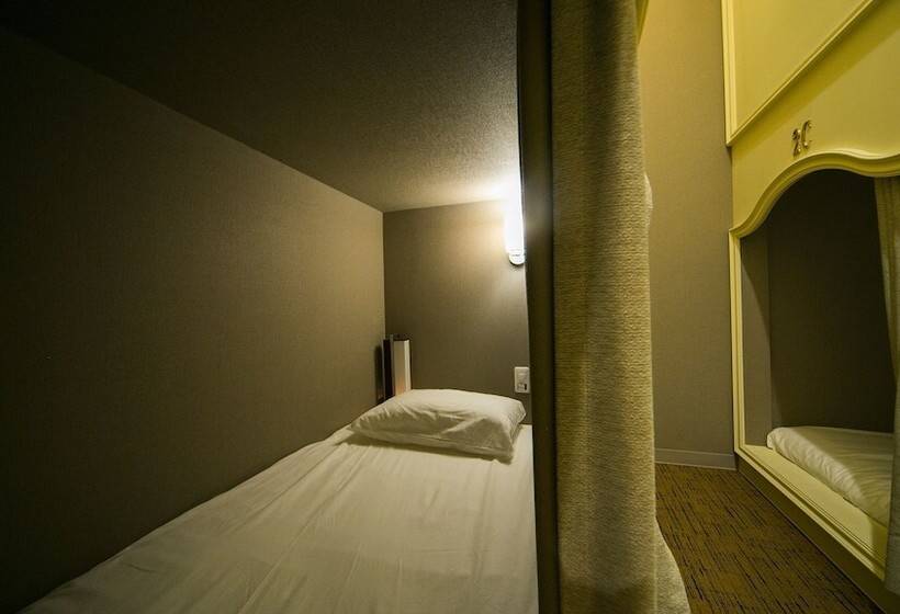 تختخواب در اتاق مشترک, The Wardrobe Hostel Roppongi