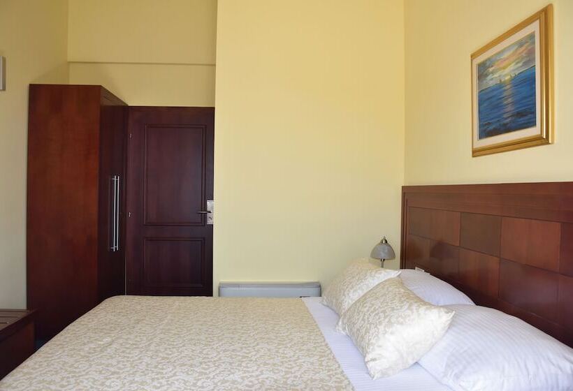 اتاق استاندارد با تراس و چشم‌انداز دریا, Villa Mila