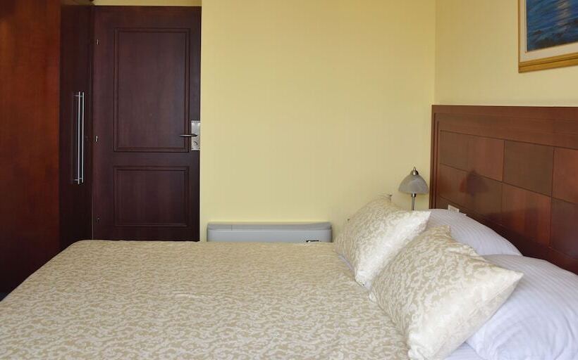 اتاق استاندارد با تراس و چشم‌انداز دریا, Villa Mila