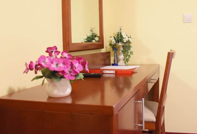 1 Bedroom Apartment with Terrace Sea View, Villa Mila