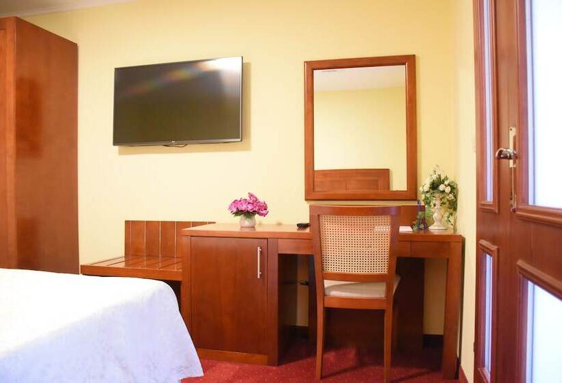 1 Bedroom Apartment with Terrace Sea View, Villa Mila