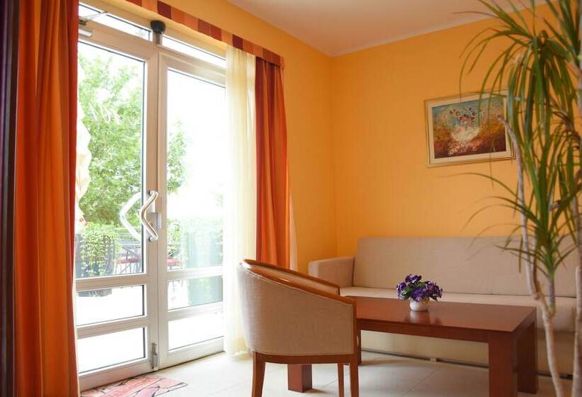 1 Bedroom Apartment with Terrace Sea View, Villa Mila