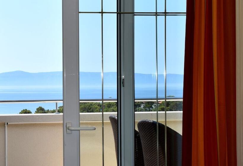 اتاق استاندارد با تراس و چشم‌انداز دریا, Villa Mila