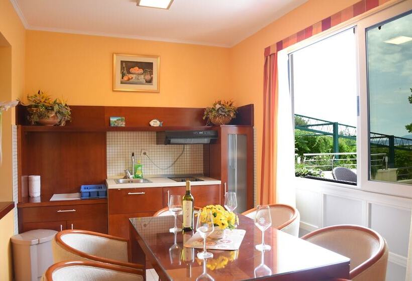 1 Bedroom Apartment with Terrace Sea View, Villa Mila