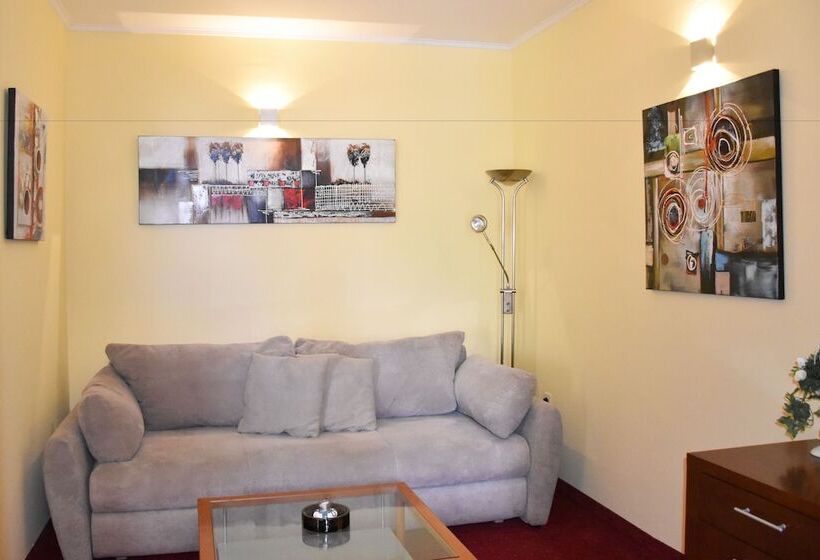 1 Bedroom Apartment with Terrace Sea View, Villa Mila