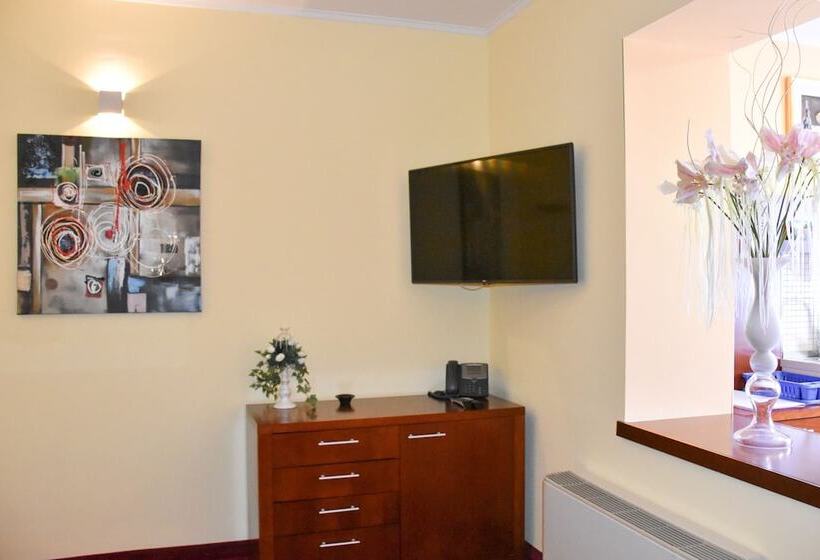 1 Bedroom Apartment with Terrace Sea View, Villa Mila