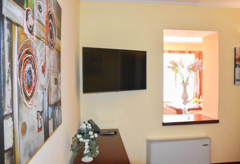 1 Bedroom Apartment with Terrace Sea View, Villa Mila