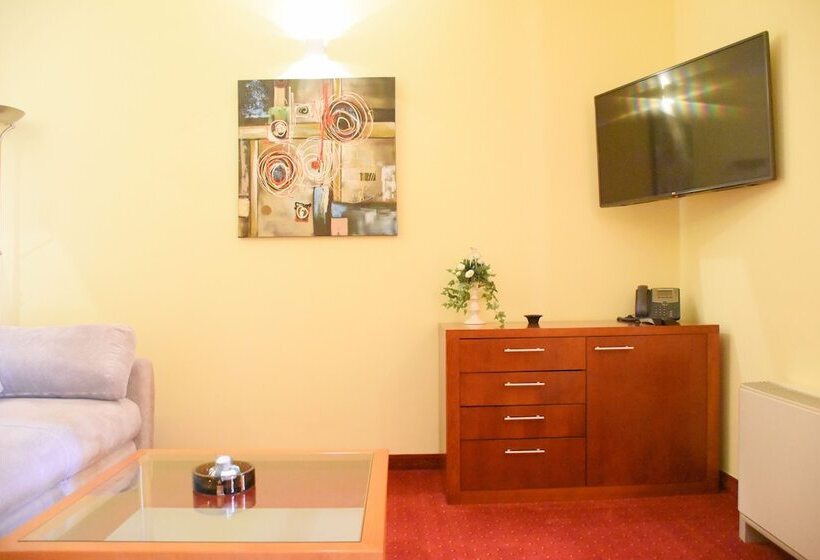 1 Bedroom Apartment with Terrace Sea View, Villa Mila