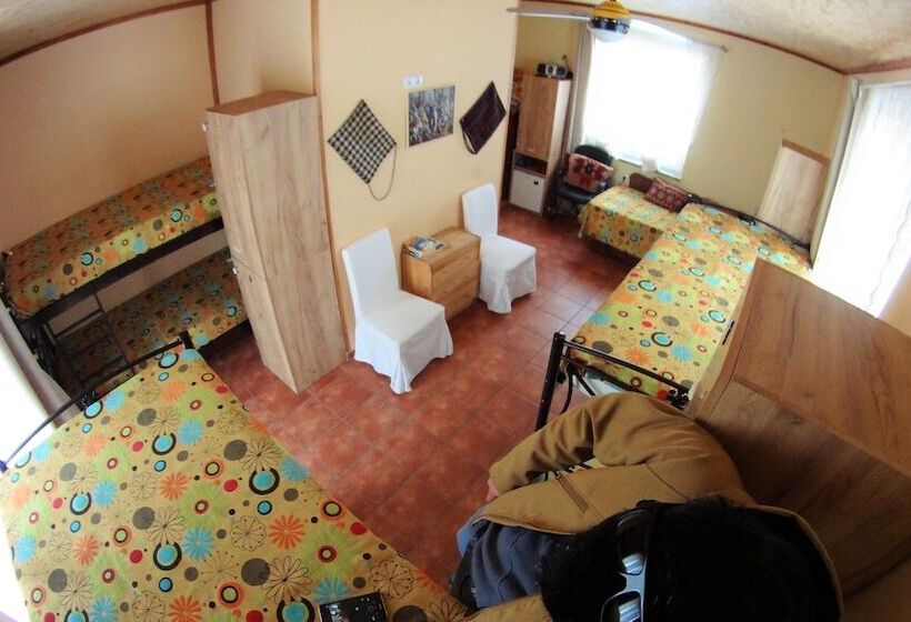 تختخواب در اتاق مشترک, Host El Greco   Hostel