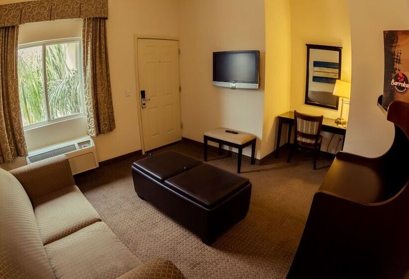 سوییت جونیور, Barrokas Hotel & Suites