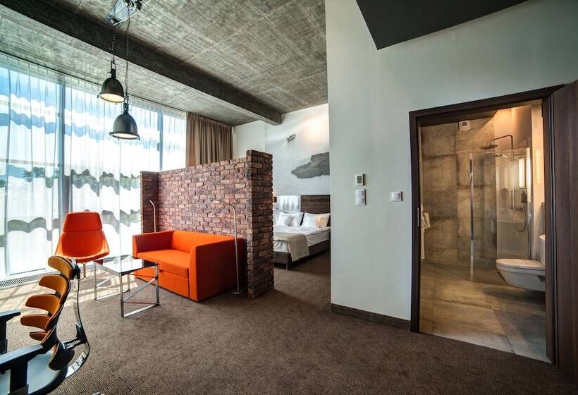 استودیوی استاندارد, Loft 1898