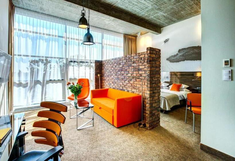 اتاق لوکس, Loft 1898