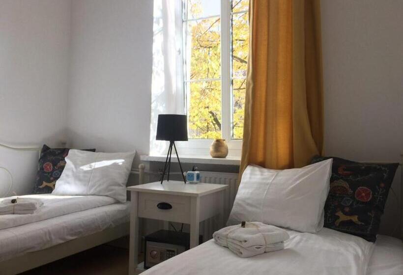اتاق استاندارد با سرویس بهداشتی مشترک, Chillout Hostel