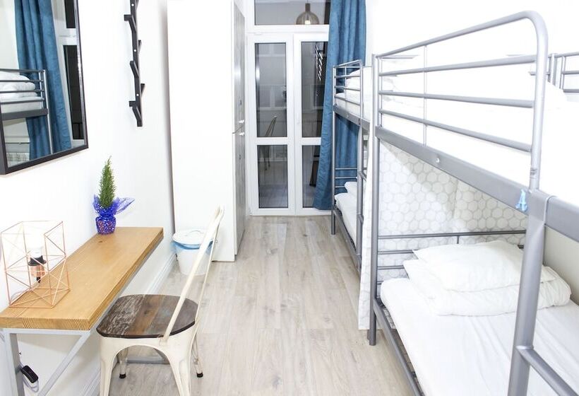 تختخواب در اتاق مشترک, Chillout Hostel