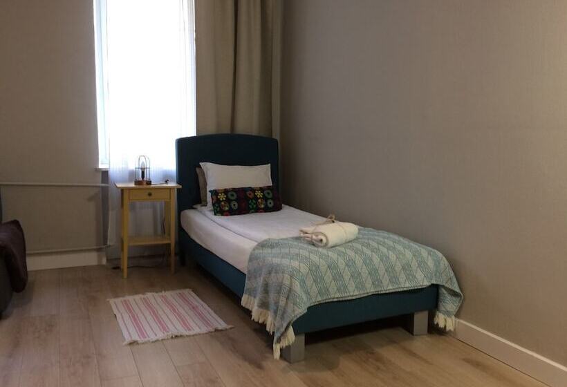 اتاق استاندارد یک نفره, Chillout Hostel
