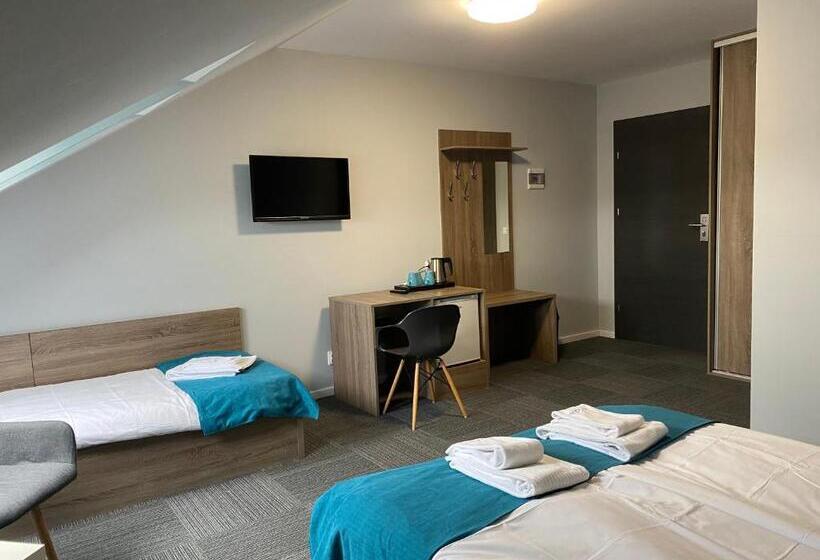 Economy Triple Room, Azul