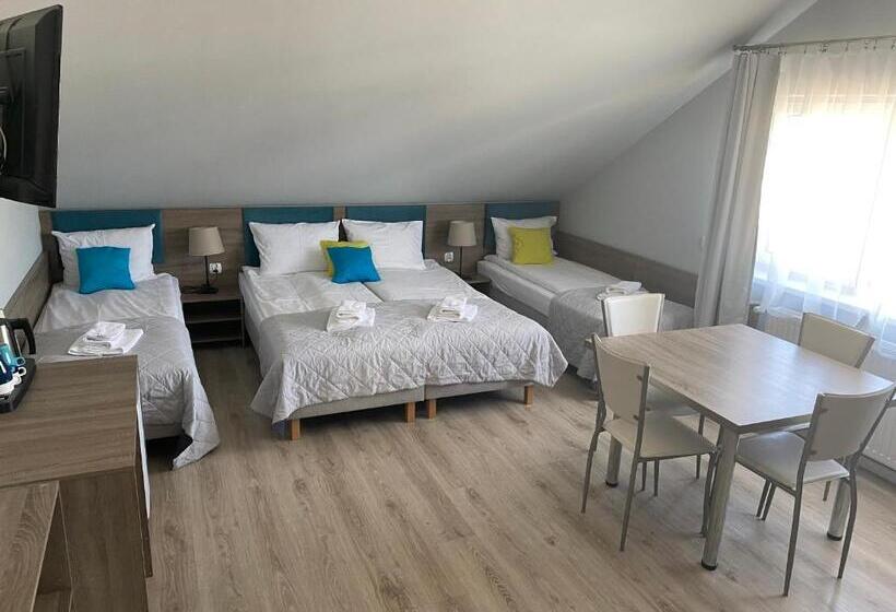 Economy Quadruple Room, Azul