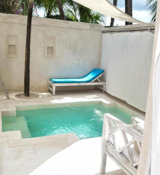 سوئیت جونیور با استخر, The Villa Luxury Suites
