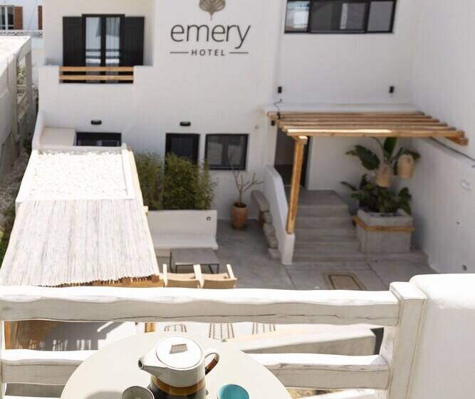 آپارتمان سوپریور 1 خوابه, Emery