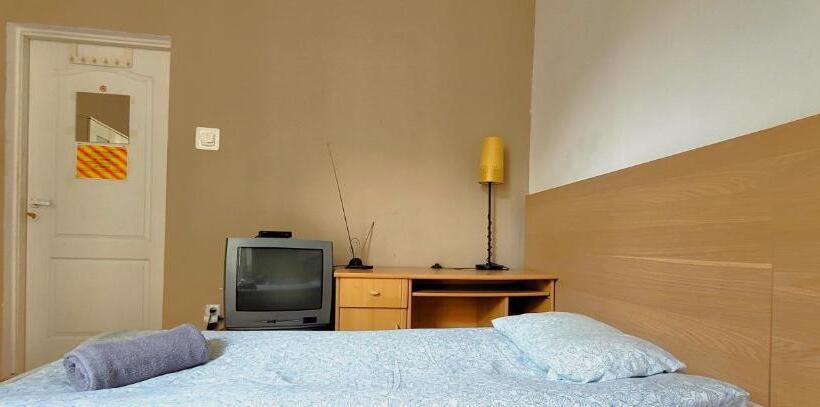 اتاق استاندارد با سرویس بهداشتی مشترک, Central Station Hostel