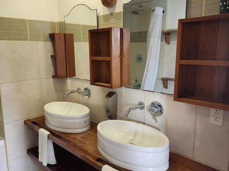 3 Bedroom Deluxe Apartment Sea View, Maya Beach